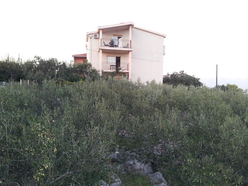 Apartments Jelica Слатине Экстерьер фото